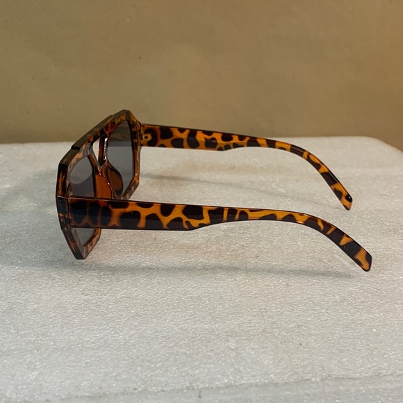 Tortoise Shell Sunglasses - Picture 5 of 6